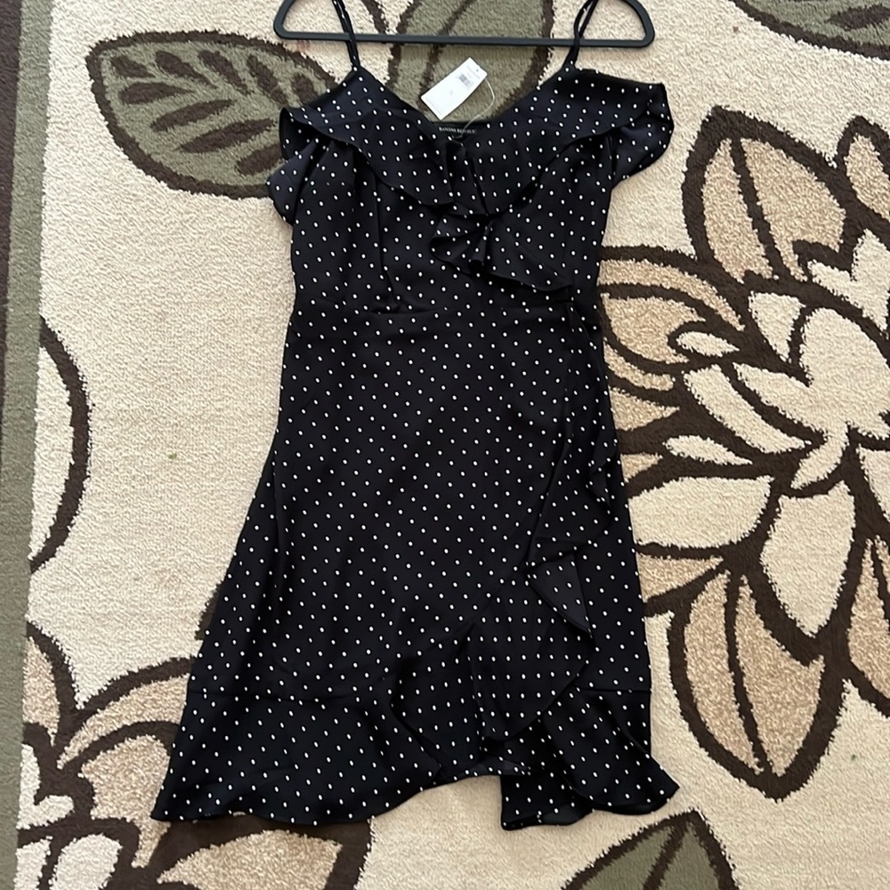 Never worn black & white polka dot dress.
Banana Republic size 6